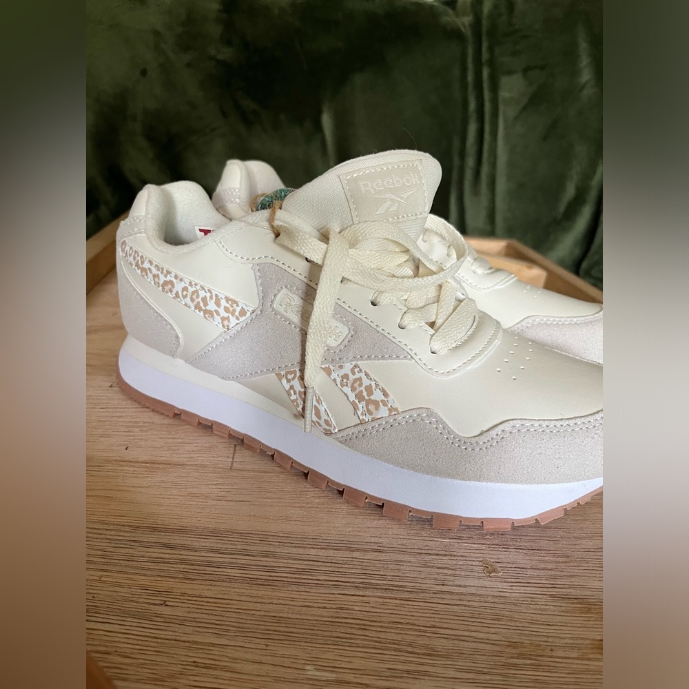 New Reebok’s size 8